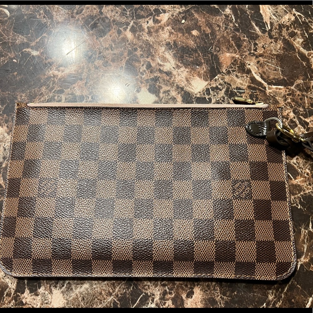 LV Neverfull pouch
